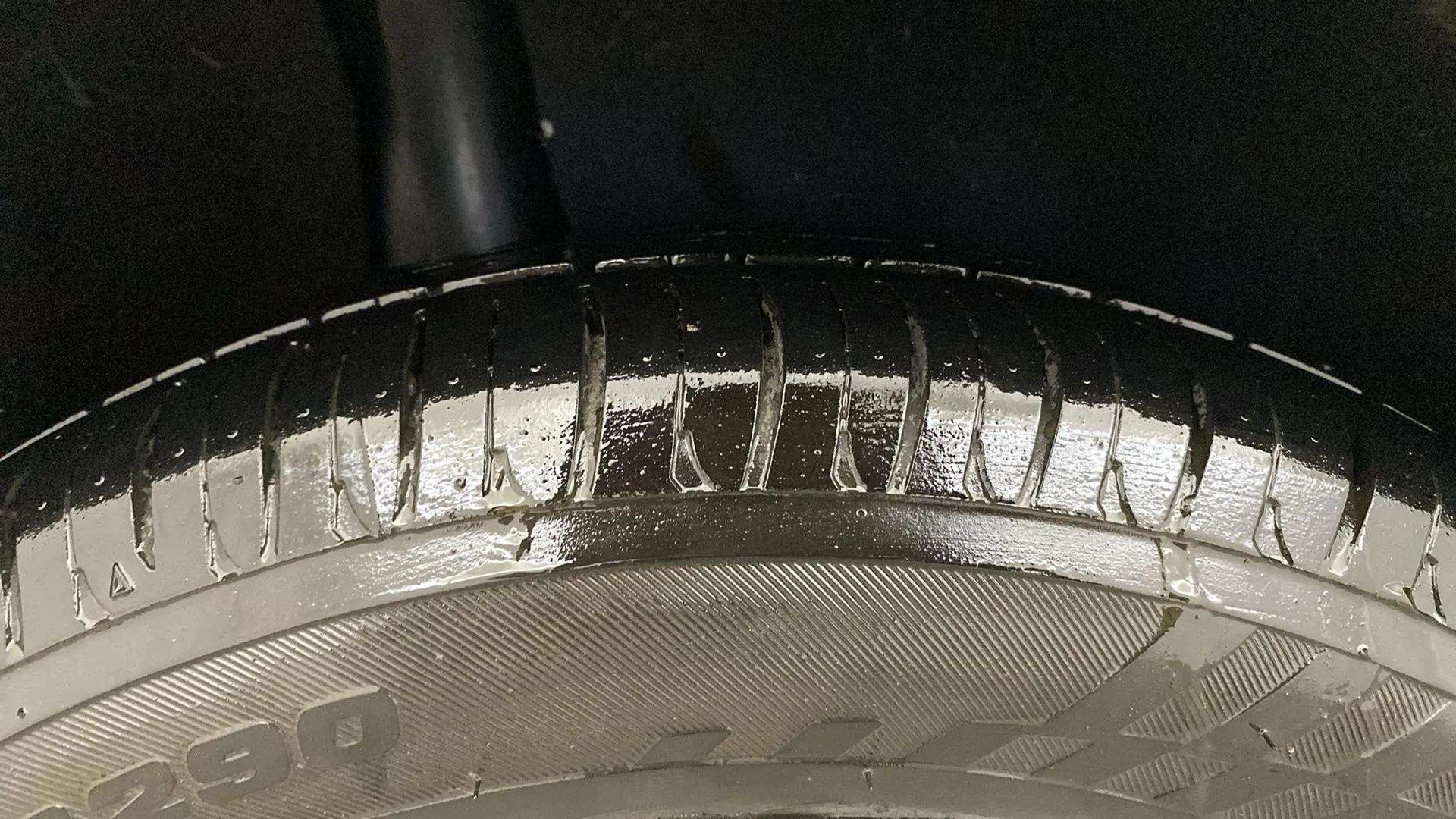 RHS-Rear-Tyre-Tread-19