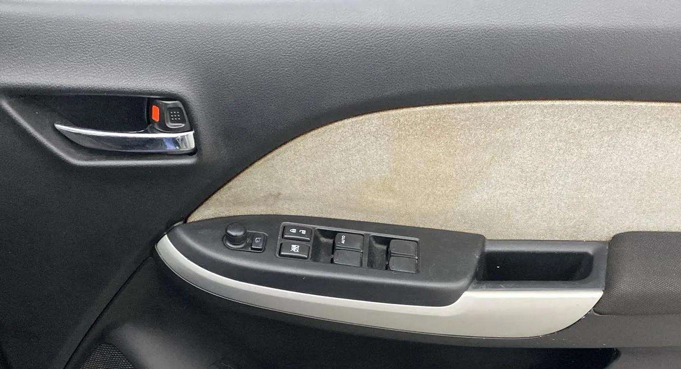 Driver-side-door-panel-control-39