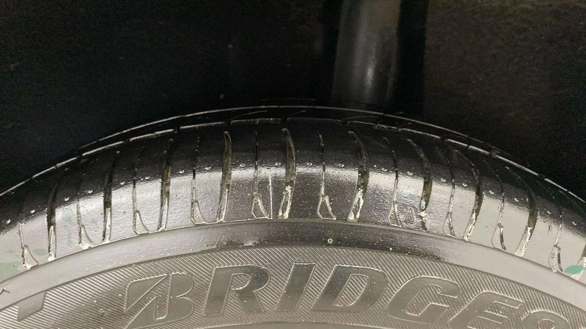 LHS-Rear-Tyre-Tread-21