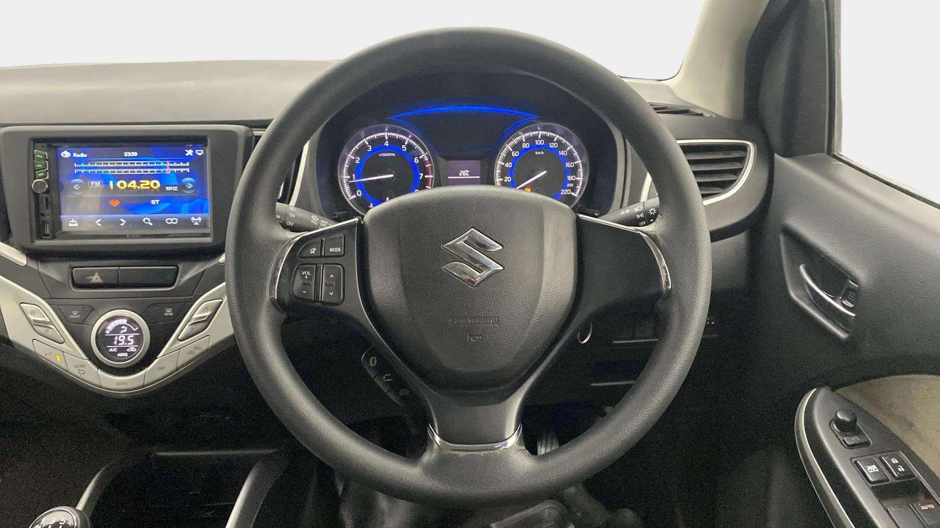 Steering-wheel-close-up-29