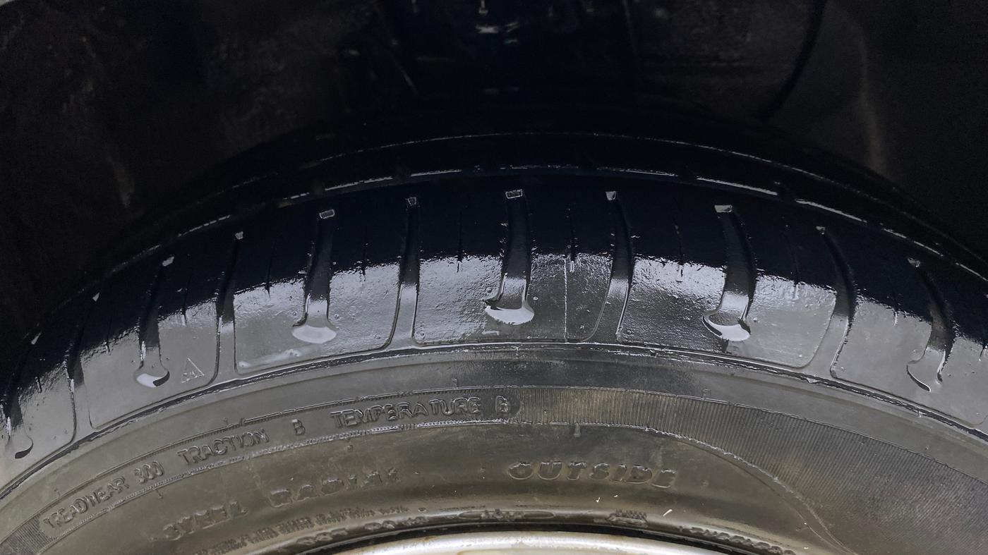 2017 Hyundai Elite i20 MAGNA 1.2, CNG, Manual, 99,224 km, Right Front Tyre Tread