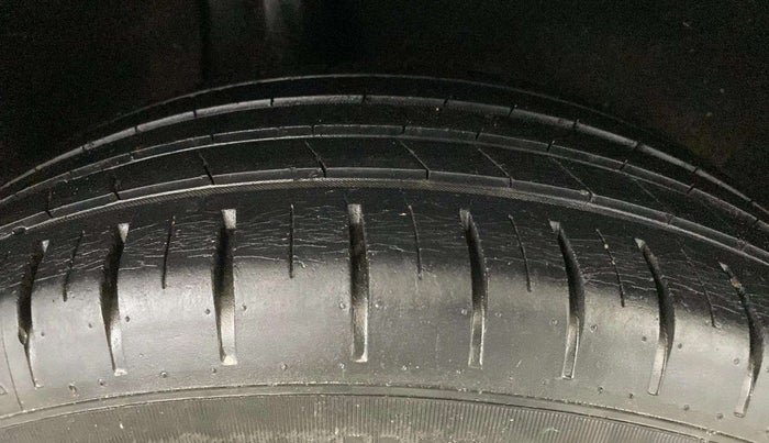 2016 Maruti Baleno ZETA PETROL 1.2, Petrol, Manual, 68,095 km, Right Rear Tyre Tread