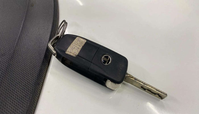 2022 Tata Tiago XT CNG, CNG, Manual, 35,727 km, Key Close Up