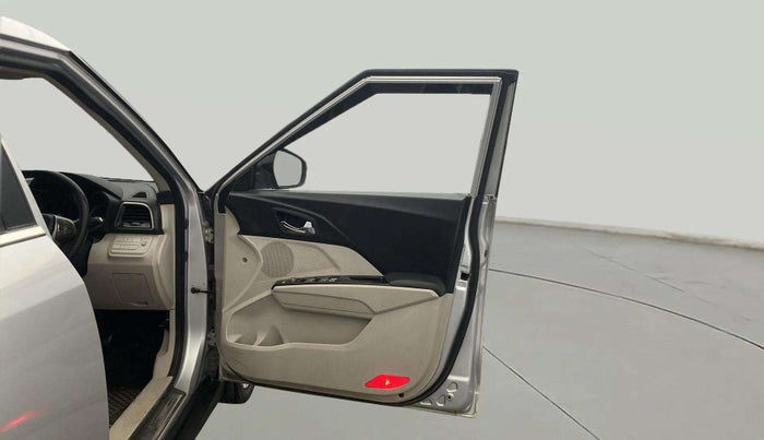 2019 Mahindra XUV300 W8 1.2 PETROL, Petrol, Manual, 81,109 km, RHS Front Door