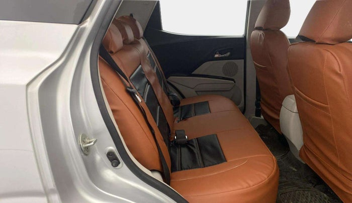 2019 Mahindra XUV300 W8 1.2 PETROL, Petrol, Manual, 81,109 km, Right Side Rear Door Cabin
