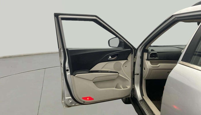 2019 Mahindra XUV300 W8 1.2 PETROL, Petrol, Manual, 81,109 km, LHS Front Door
