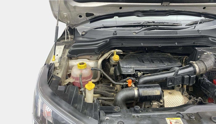 2019 Mahindra XUV300 W8 1.2 PETROL, Petrol, Manual, 81,109 km, Engine View - Right