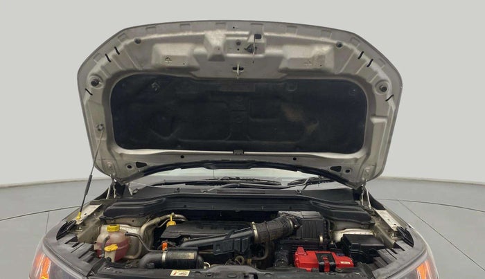 2019 Mahindra XUV300 W8 1.2 PETROL, Petrol, Manual, 81,109 km, Open Bonet
