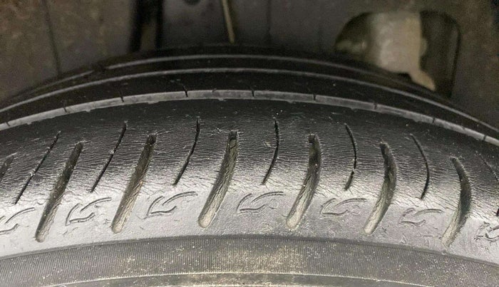 2019 Mahindra XUV300 W8 1.2 PETROL, Petrol, Manual, 81,109 km, Right Rear Tyre Tread