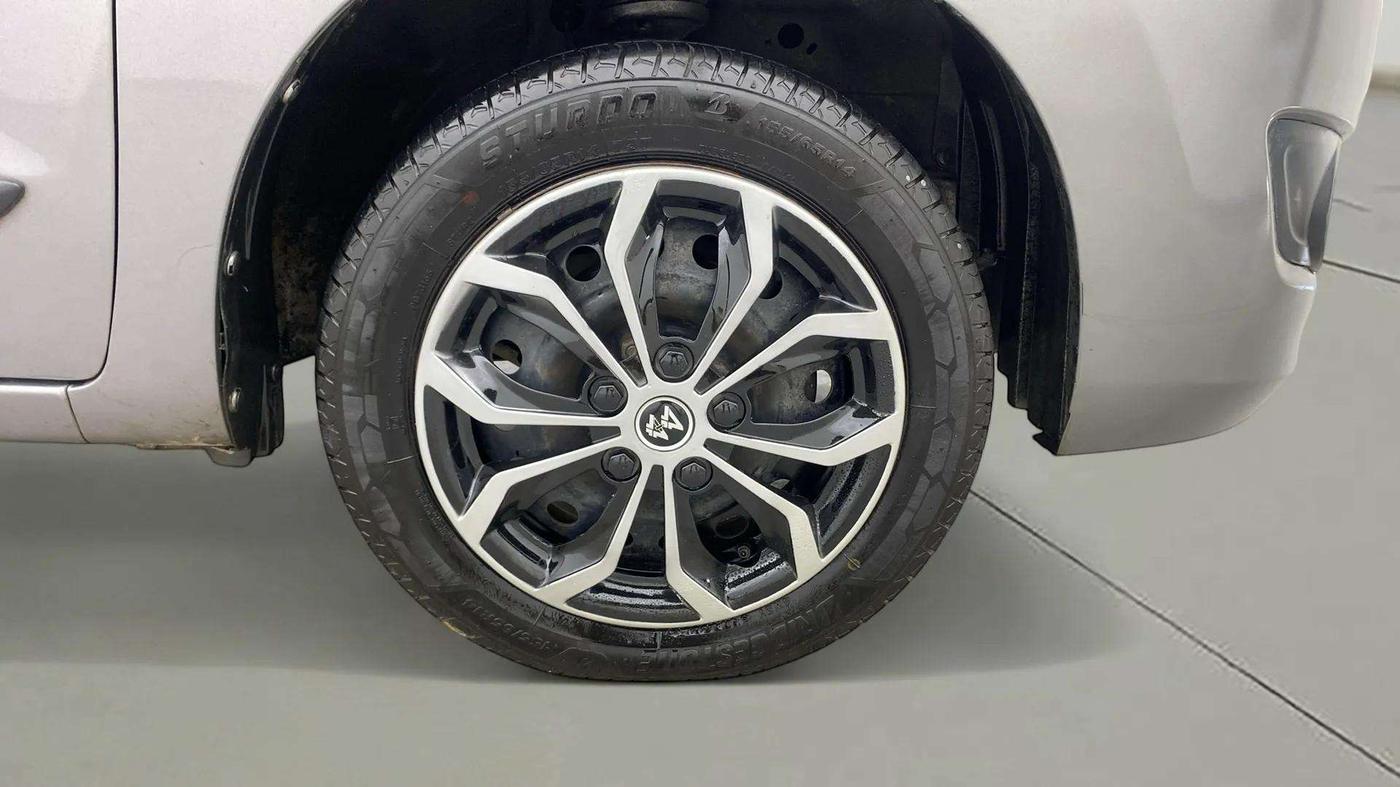 2016 Maruti Wagon R 1.0 VXI AMT, Petrol, Automatic, 93,646 km, Right Front Wheel