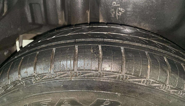 2015 Maruti Swift Dzire VXI, Petrol, Manual, 76,777 km, Right Rear Tyre Tread