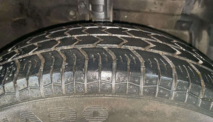 2015 Maruti Swift Dzire VXI, Petrol, Manual, 76,777 km, Right Front Tyre Tread