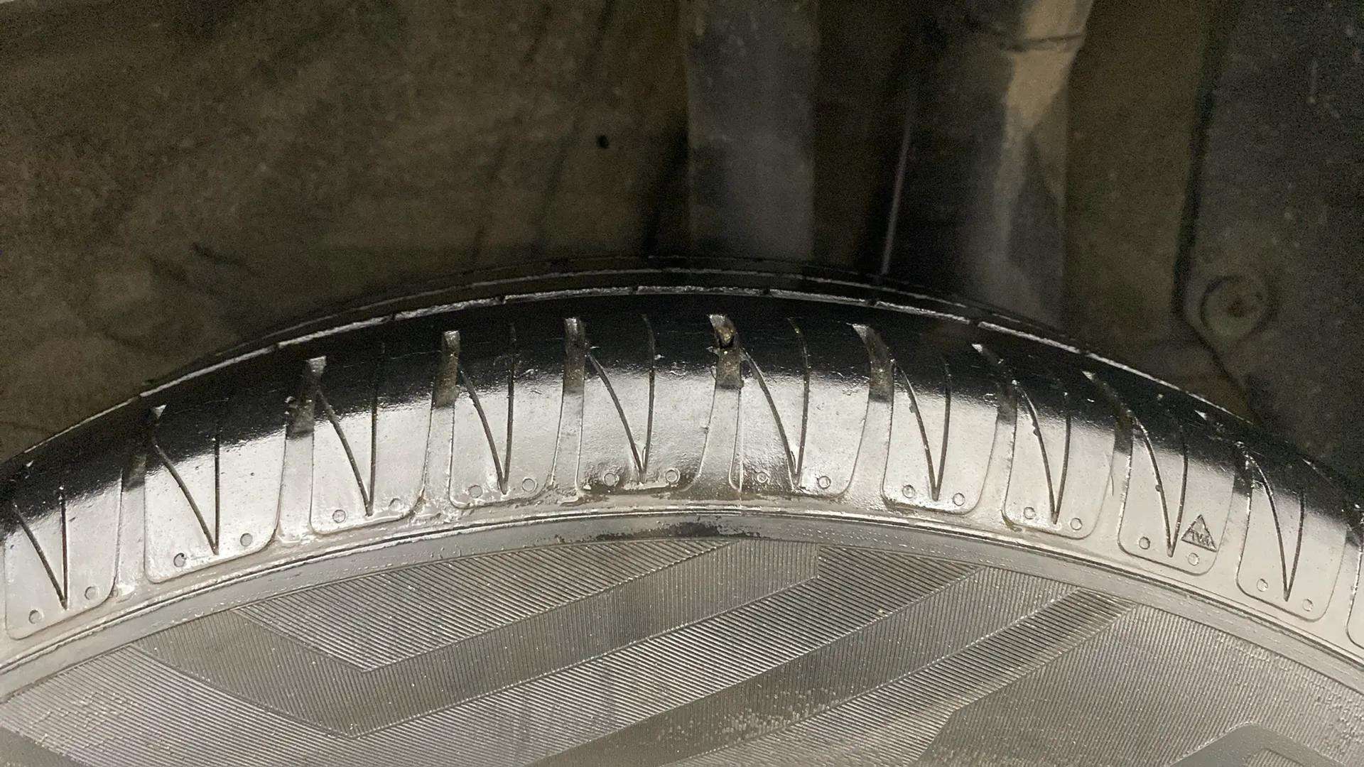 LHS-Rear-Tyre-Tread-21
