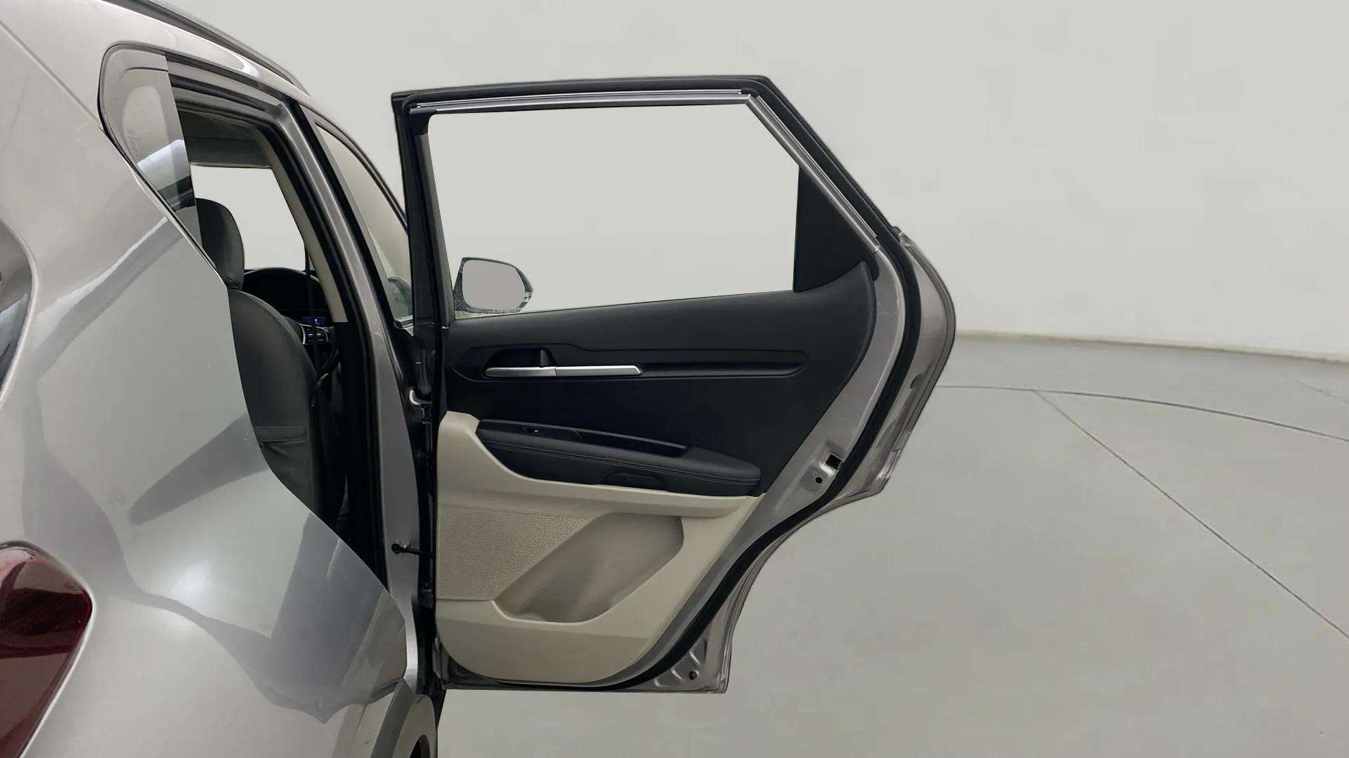 RHS-Rear-Door-Open-33