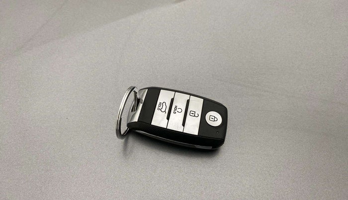 2020 KIA SONET HTX 1.0 IMT, Petrol, Manual, 32,489 km, Key Close Up
