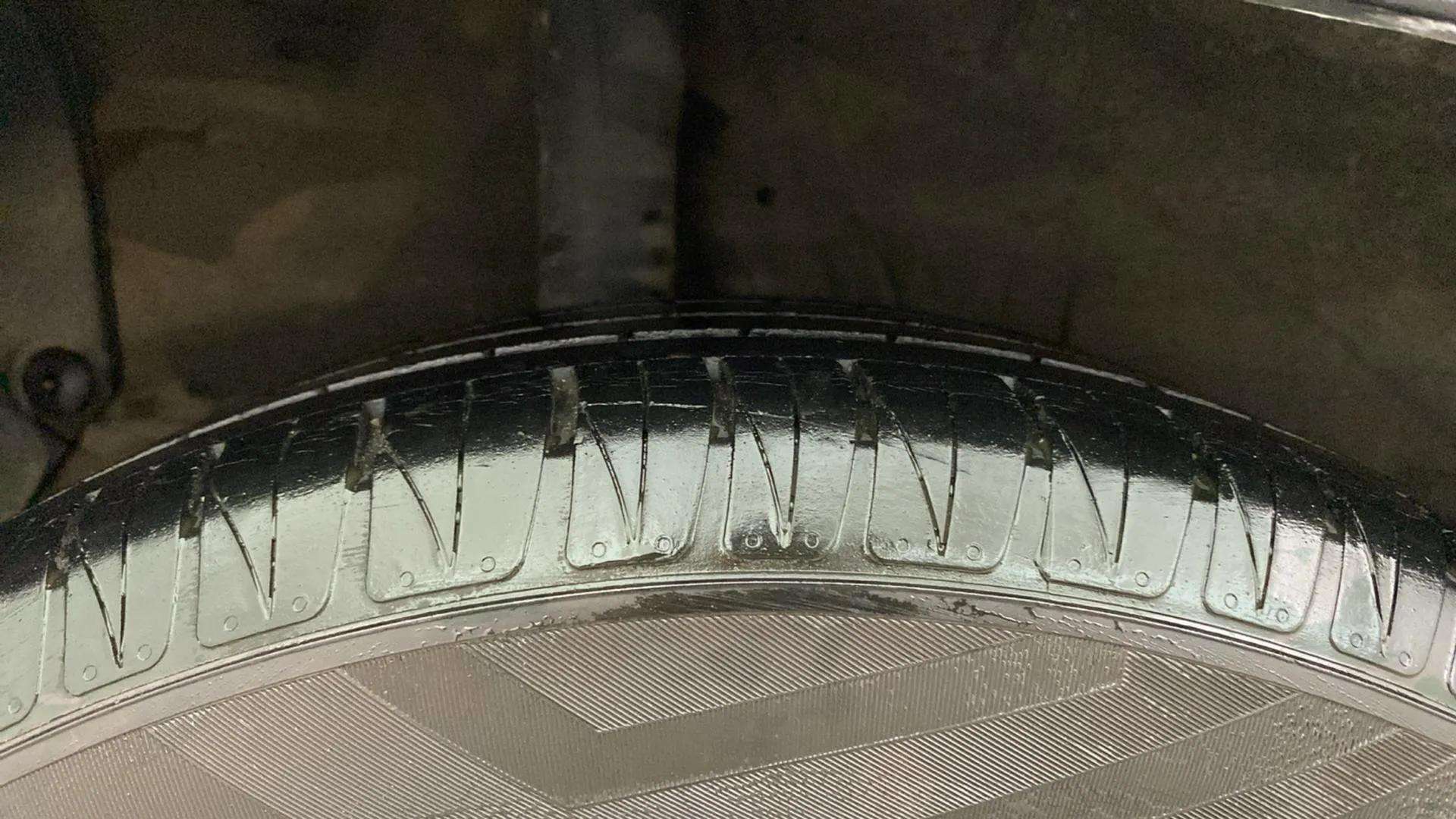 RHS-Rear-Tyre-Tread-19