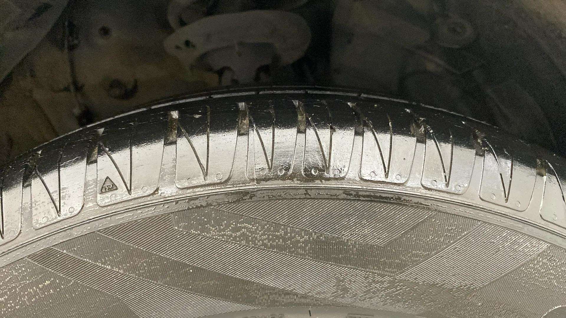 RHS-Front-Tyre-Tread-18