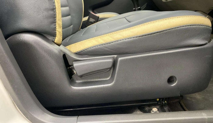 2016 Maruti Alto K10 VXI, Petrol, Manual, 59,611 km, Driver Side Adjustment Panel