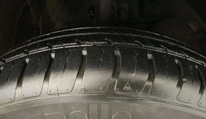 2021 Maruti Swift VXI, Petrol, Manual, 13,002 km, Right Front Tyre Tread