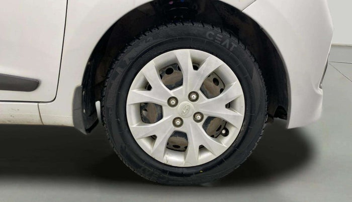 2016 Hyundai Grand i10 MAGNA AT 1.2 KAPPA VTVT, Petrol, Automatic, 32,827 km, Right Front Wheel