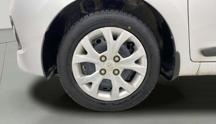 2016 Hyundai Grand i10 MAGNA AT 1.2 KAPPA VTVT, Petrol, Automatic, 32,827 km, Left Front Wheel