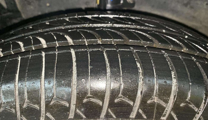 2014 Maruti Swift Dzire VDI, Diesel, Manual, 40,468 km, Left Front Tyre Tread