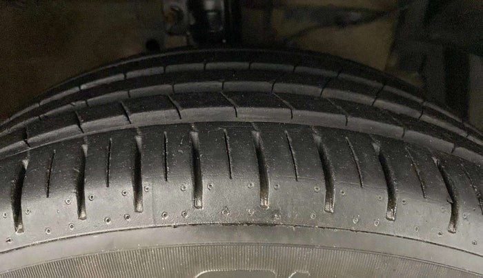 2018 Maruti Ciaz ZETA 1.4  MT PETROL, Petrol, Manual, 54,250 km, Right Front Tyre Tread