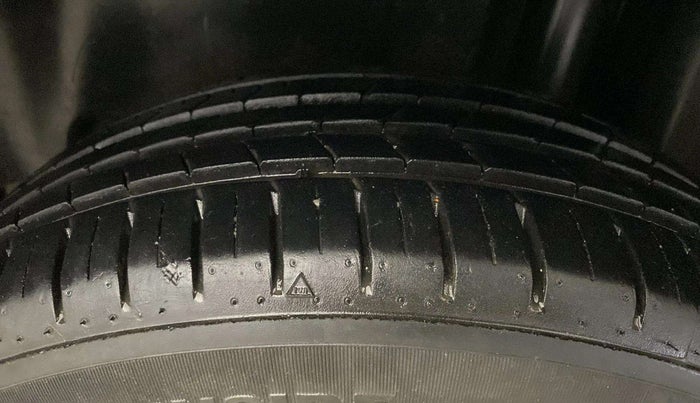 2018 Maruti Ciaz ZETA 1.4  MT PETROL, Petrol, Manual, 54,250 km, Right Rear Tyre Tread