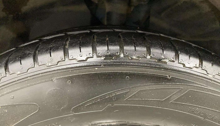 2018 Ford Ecosport TITANIUM 1.5L DIESEL, Diesel, Manual, 1,02,297 km, Left Front Tyre Tread