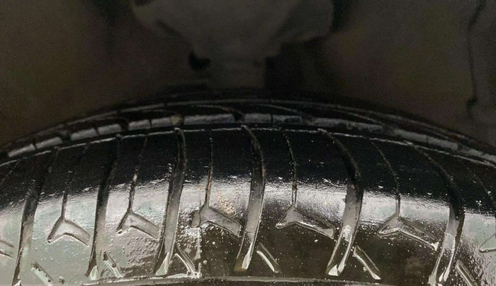 2015 Maruti Celerio VXI, Petrol, Manual, 67,893 km, Right Front Tyre Tread