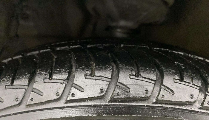 2015 Maruti Celerio VXI, Petrol, Manual, 67,893 km, Left Front Tyre Tread