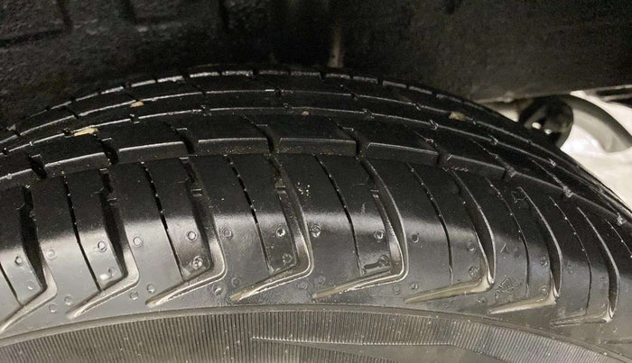 2017 Renault Kwid RXL, Petrol, Manual, 9,688 km, Left Rear Tyre Tread