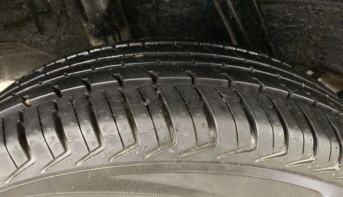 2017 Renault Kwid RXL, Petrol, Manual, 9,688 km, Right Rear Tyre Tread
