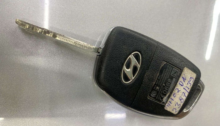 2014 Hyundai Xcent S (O) 1.2, Petrol, Manual, 48,208 km, Key Close Up