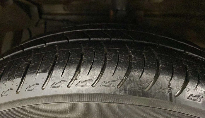 2018 Maruti Ciaz DELTA DIESEL 1.3, Diesel, Manual, 96,858 km, Left Front Tyre Tread