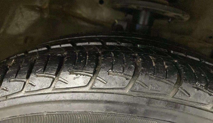 2018 Maruti Ciaz DELTA DIESEL 1.3, Diesel, Manual, 96,858 km, Right Front Tyre Tread