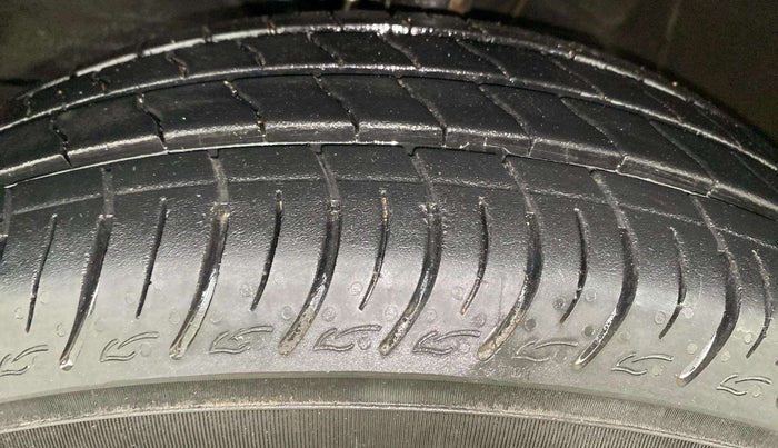 2016 Maruti Baleno DELTA PETROL 1.2, Petrol, Manual, 58,716 km, Left Front Tyre Tread