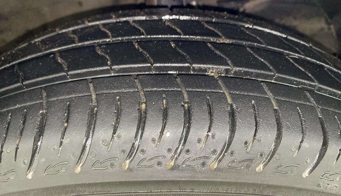 2016 Maruti Baleno DELTA PETROL 1.2, Petrol, Manual, 58,716 km, Right Front Tyre Tread