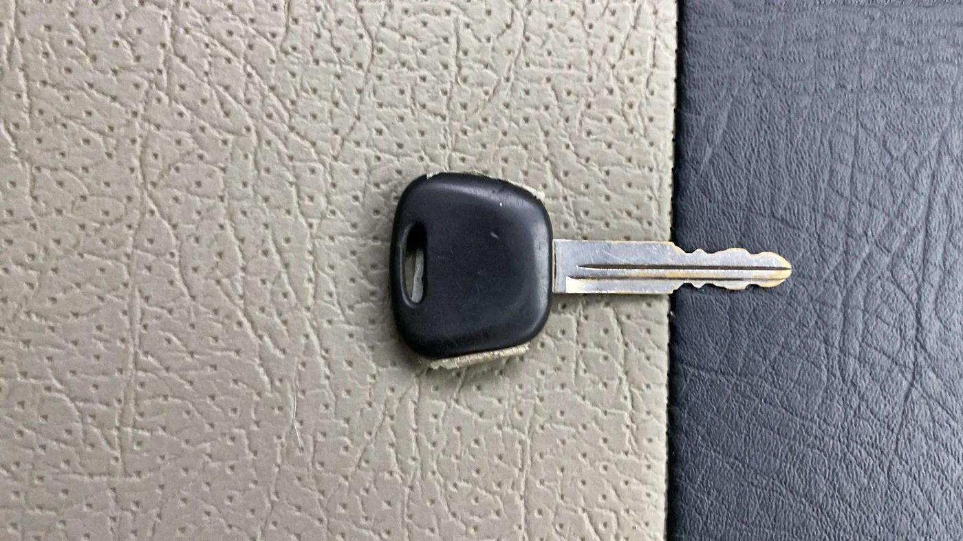 2022 Maruti Eeco 5 STR AC CNG (O), CNG, Manual, 34,380 km, Key Close Up