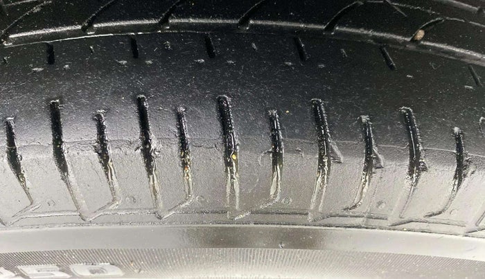 2022 Maruti Eeco 5 STR AC CNG (O), CNG, Manual, 34,170 km, Right Front Tyre Tread