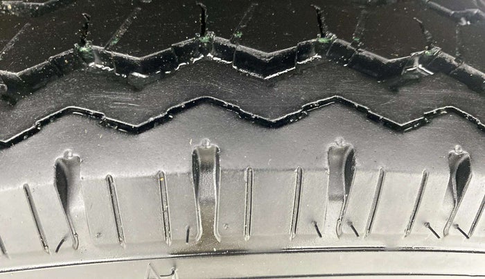 2022 Maruti Eeco 5 STR AC CNG (O), CNG, Manual, 34,170 km, Left Rear Tyre Tread