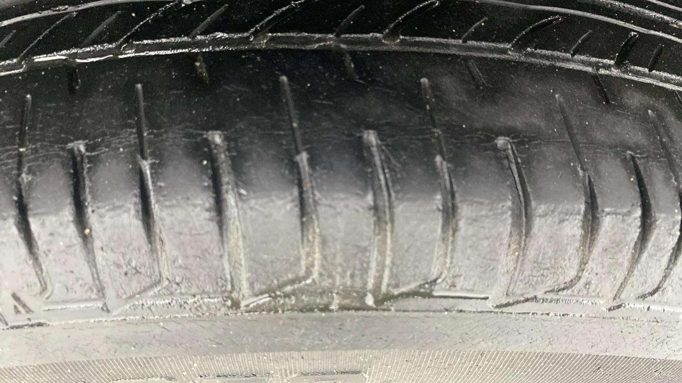 2022 Maruti Eeco 5 STR AC CNG (O), CNG, Manual, 34,380 km, Left Front Tyre Tread