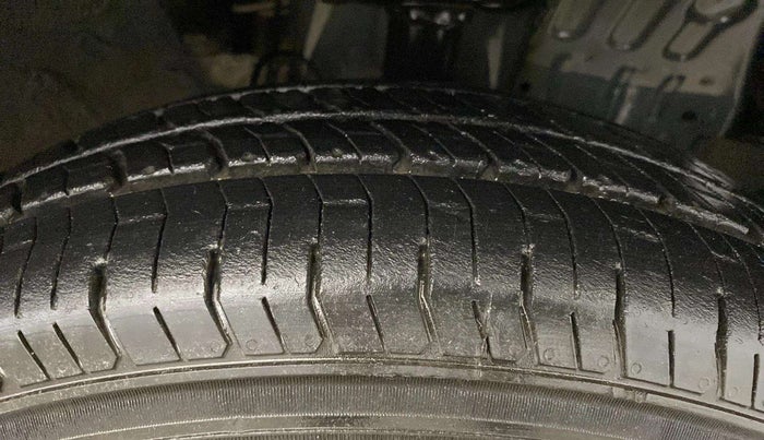 2020 Renault TRIBER RXT, CNG, Manual, 52,729 km, Right Front Tyre Tread