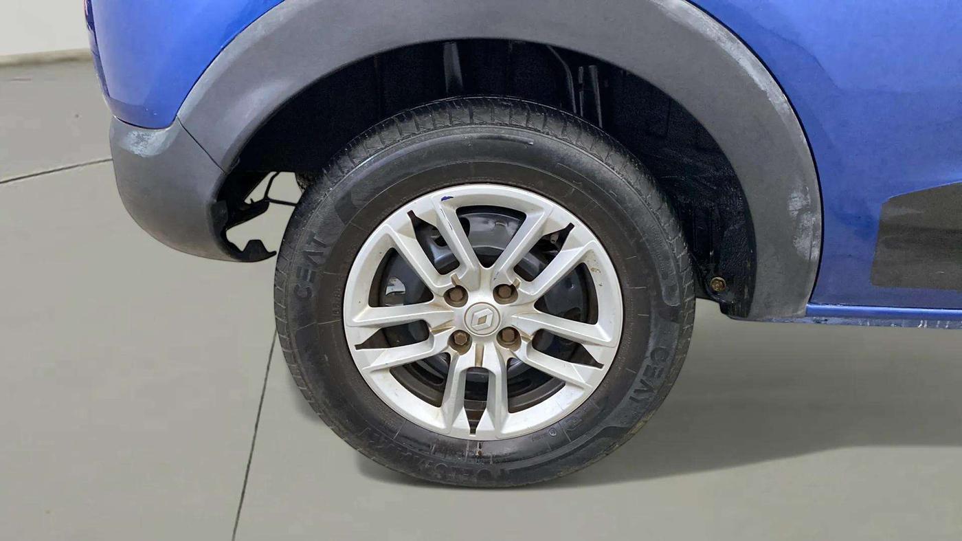 2020 Renault TRIBER RXT, CNG, Manual, 52,729 km, Right Rear Wheel