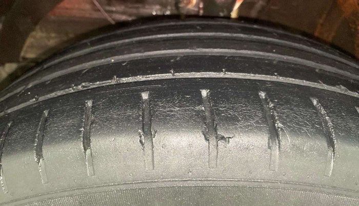 2022 Toyota Glanza G, Petrol, Manual, 65,296 km, Left Front Tyre Tread