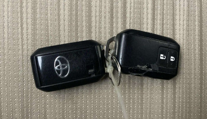2022 Toyota Glanza G, Petrol, Manual, 65,296 km, Key Close Up