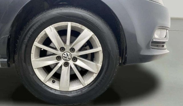 2014 Volkswagen Polo HIGHLINE1.2L, Petrol, Manual, 88,879 km, Right Front Wheel