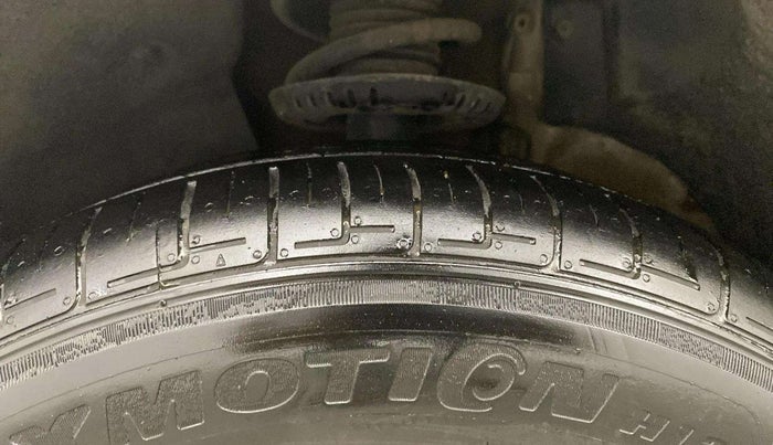 2014 Volkswagen Polo HIGHLINE1.2L, Petrol, Manual, 88,879 km, Left Front Tyre Tread
