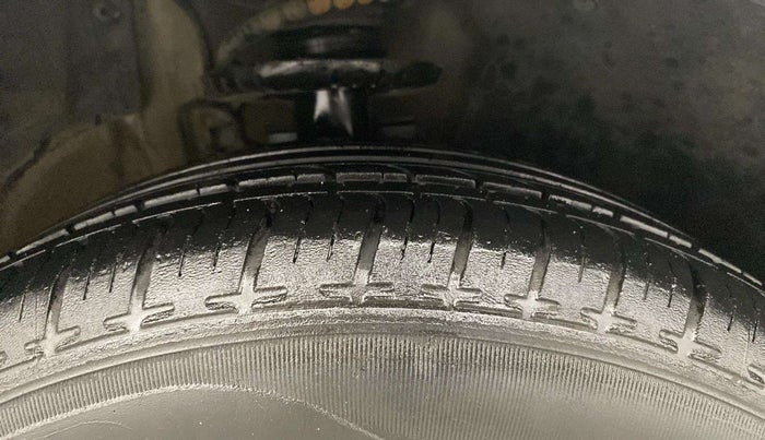 2014 Volkswagen Polo HIGHLINE1.2L, Petrol, Manual, 88,879 km, Right Front Tyre Tread