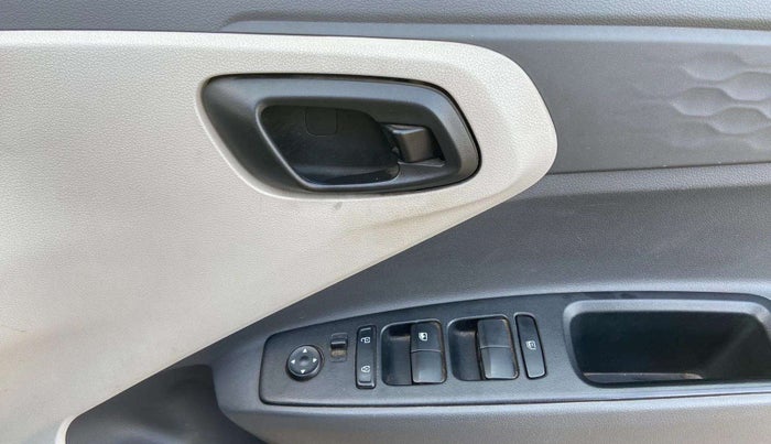 2022 Hyundai AURA S 1.2 CNG, CNG, Manual, 54,771 km, Driver Side Door Panels Control